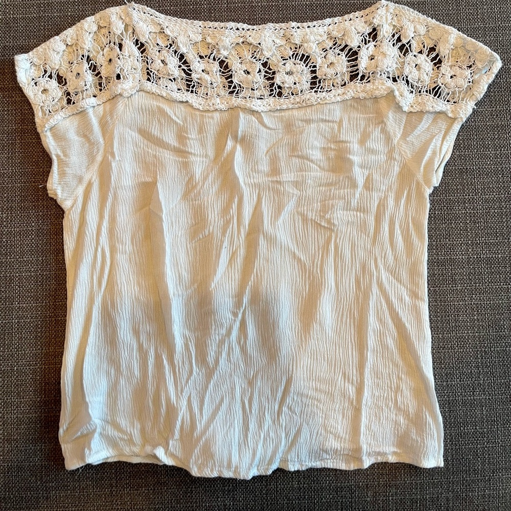 White summer blouse - Picture 4 of 4